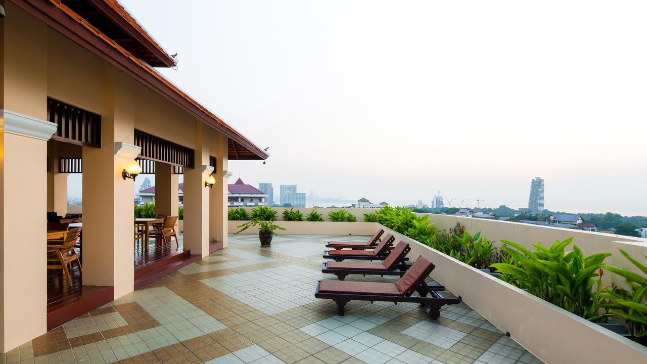 Aiyara Palace Pattaya Exterior foto